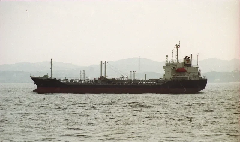 JIN MAN RONG Tanker IMO 8919881 photo 4