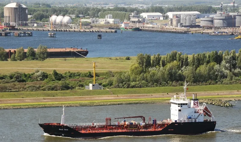 GLIER Tanker IMO 8920529 photo 6