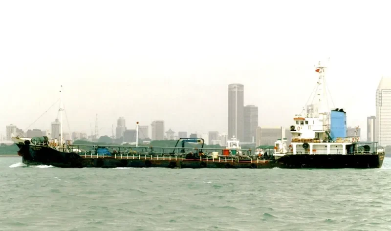 SILVER HONOUR Tanker IMO 8921858 photo 4