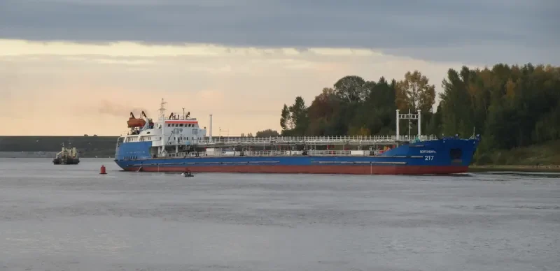 VOLGONEFT 217 Tanker IMO 8925414 photo 3