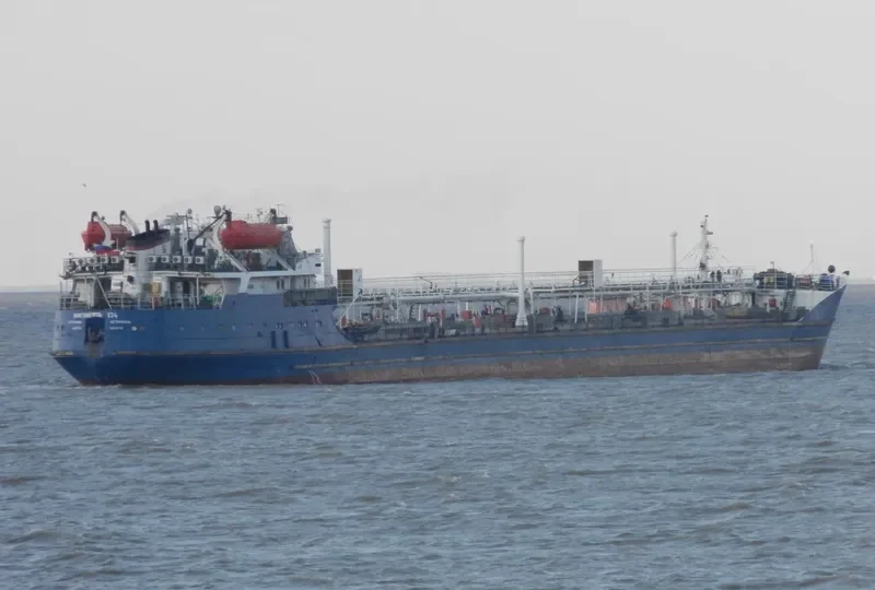 VOLGONEFT 134 Tanker IMO 8936891 photo 6