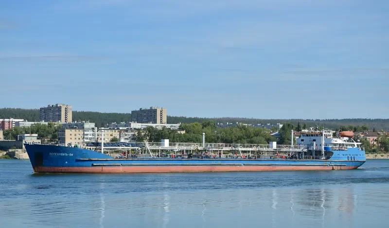 VOLGONEFT 134 Tanker IMO 8936891 photo 8