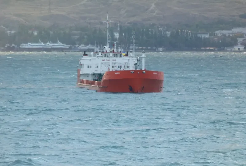 TIKSI Tanker IMO 8971827 photo 2