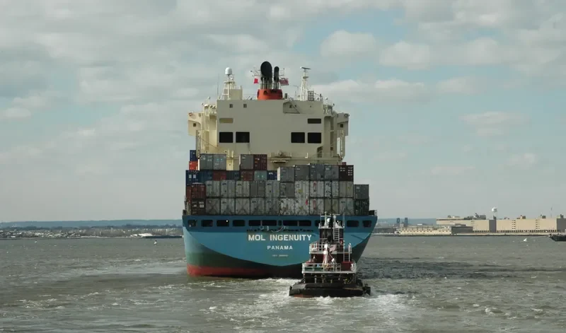 MOL INGENUITY Container Ship IMO 9006631