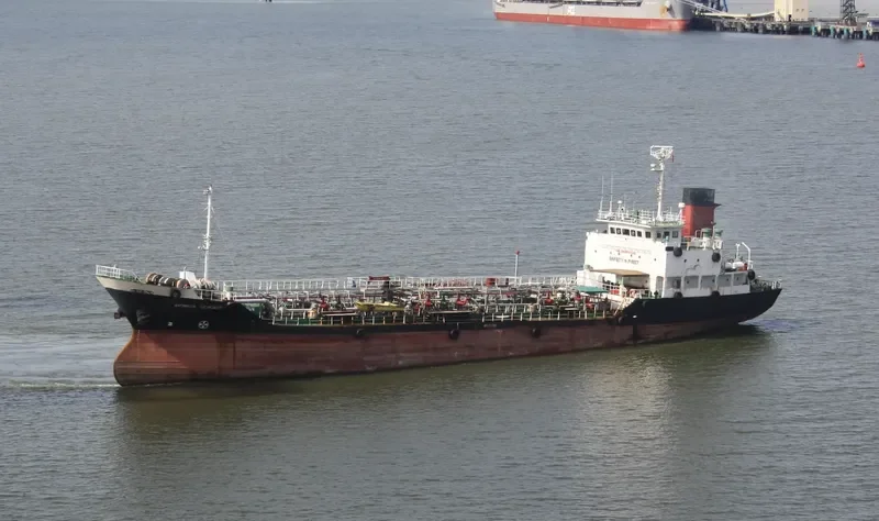 ZHONG DE Tanker IMO 9017185 photo 3