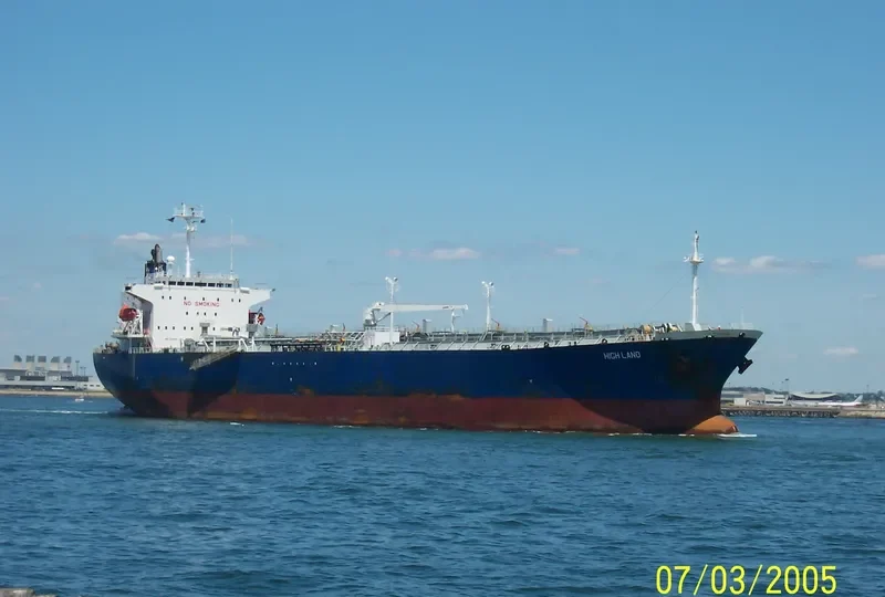 SURYA PUTRA JAYA Tanker IMO 9018426 photo 2
