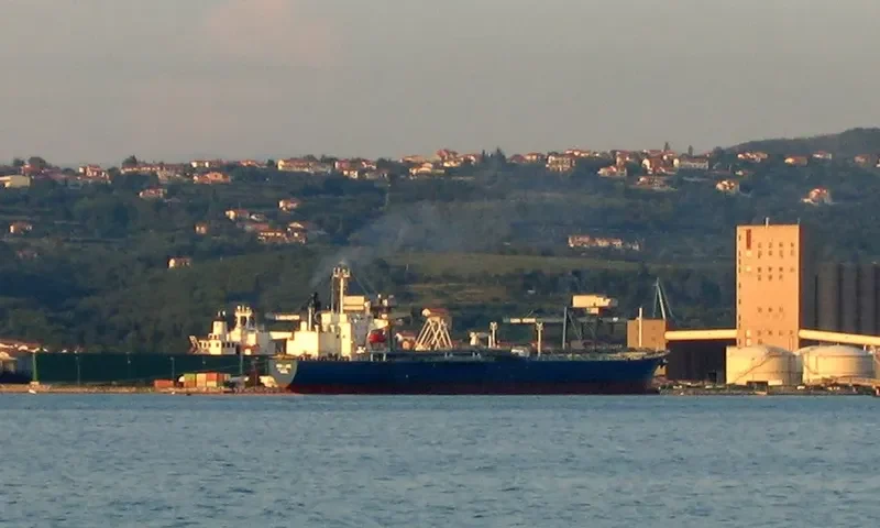 SURYA PUTRA JAYA Tanker IMO 9018426 photo 3