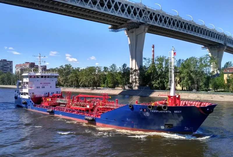 GAZPROMNEFT WEST Tanker IMO 9031636 photo 2