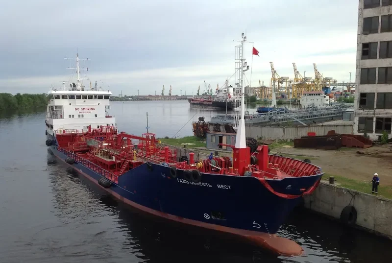 GAZPROMNEFT WEST Tanker IMO 9031636 photo 3