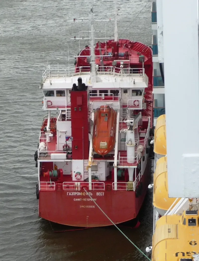 GAZPROMNEFT WEST Tanker IMO 9031636 photo 10