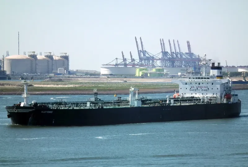 DIVYAN Tanker IMO 9031959 photo 2