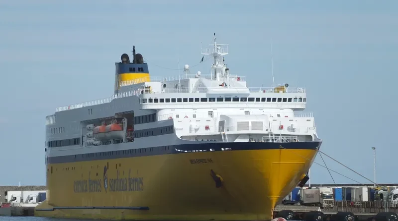 MEGA EXPRESS FIVE Ro-Ro IMO 9035101 photo 8