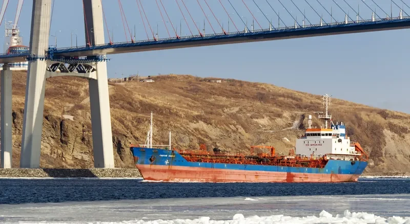SVYATOY PAVEL Tanker IMO 9035826 photo 2
