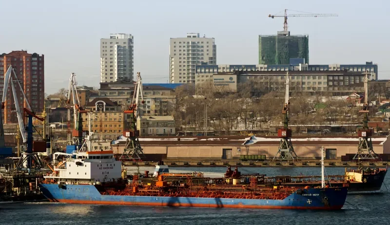 SVYATOY PETR Tanker IMO 9035838 photo 4