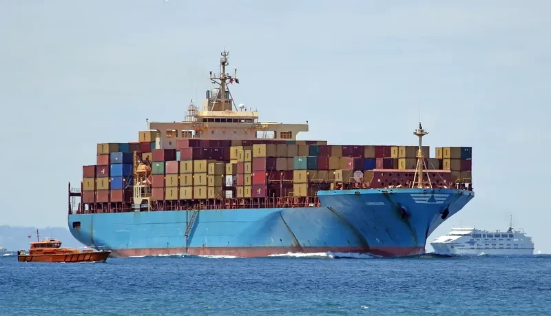 COMMODORE Container Ship IMO 9035981 photo 10