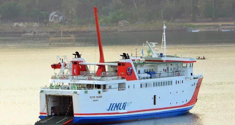 PUTRI YASMIN Ro-Ro IMO 9037575 photo 2