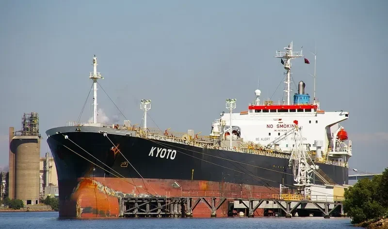 DISTINCTION 01 Tanker IMO 9040455 photo 2