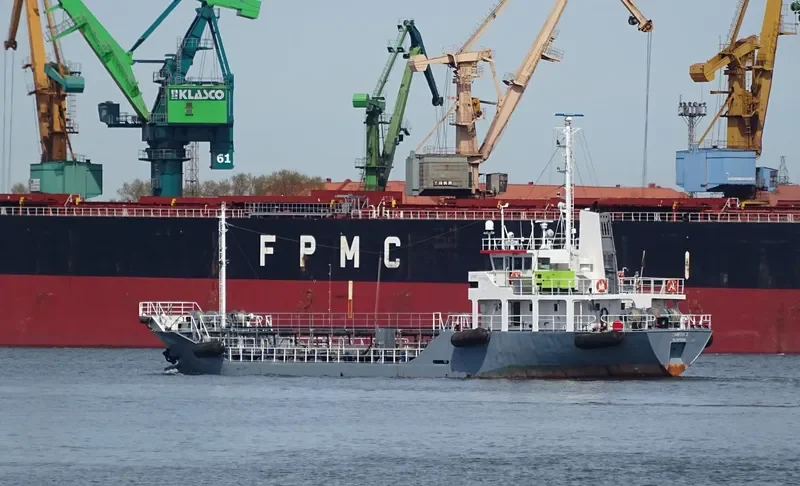 OMEGA 2 Tanker IMO 9043665 photo 4