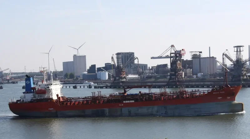 MEDELIN MASTER Tanker IMO 9043732 photo 8