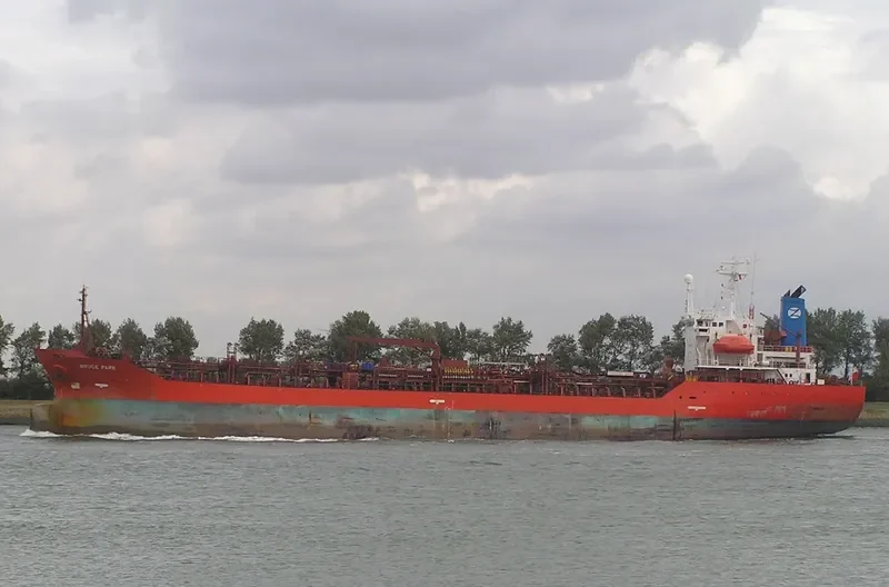 MEDELIN MASTER Tanker IMO 9043732 photo 10