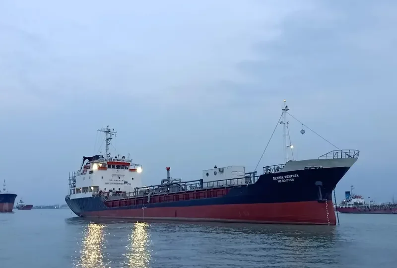 GLORIA SENTOSA Tanker IMO 9047958 photo 4