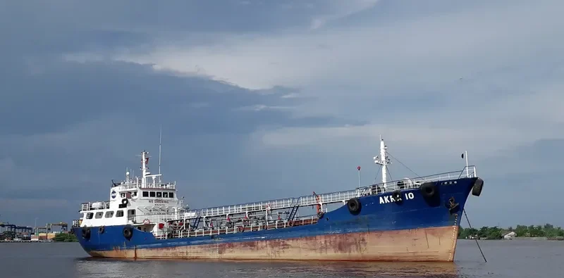 AKRA 10 Tanker IMO 9049748 photo 2