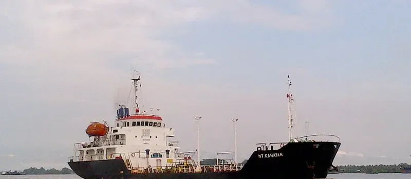 KAHAYAN Tanker IMO 9051337 photo 2