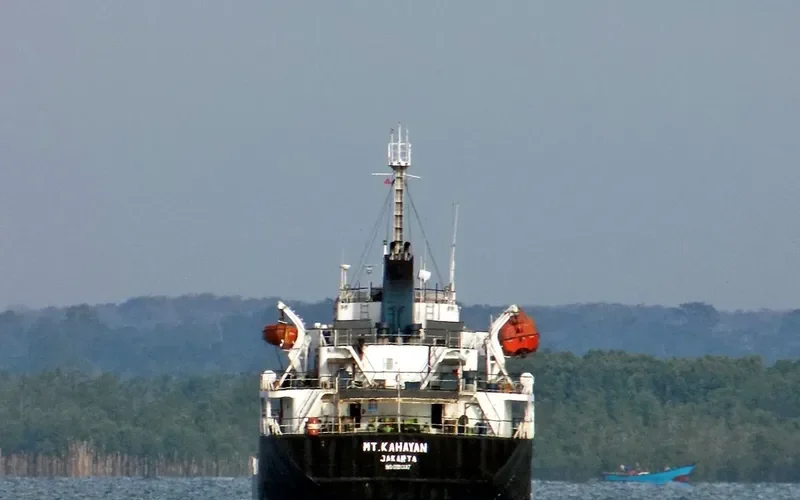 KAHAYAN Tanker IMO 9051337 photo 4