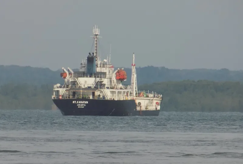 KAHAYAN Tanker IMO 9051337 photo 7