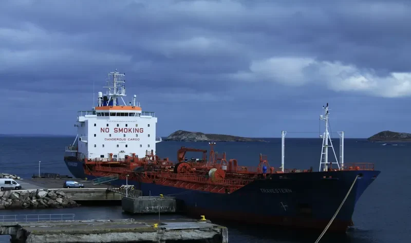 OSTROV SAKHALIN Tanker IMO 9053206 photo 4