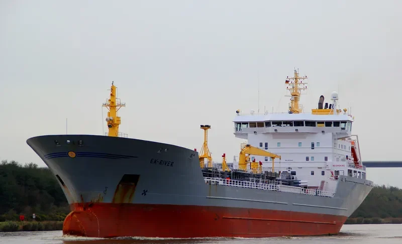 VLADIMIR RUSANOV Tanker IMO 9056868 photo 4