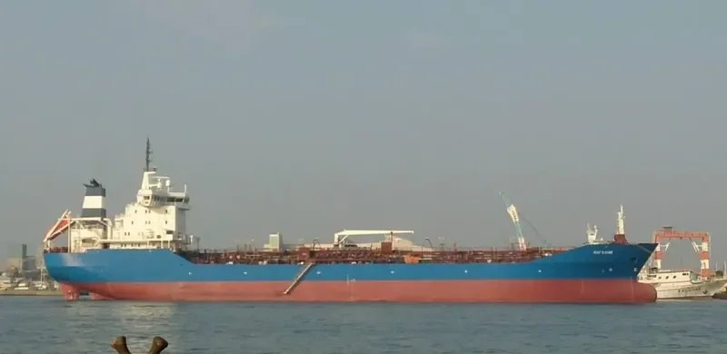 ORIENT WELL Tanker IMO 9059688 photo 5