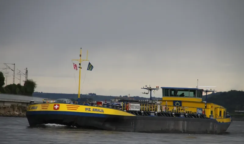 PIZ AMALIA Tanker IMO 9063897 photo 3