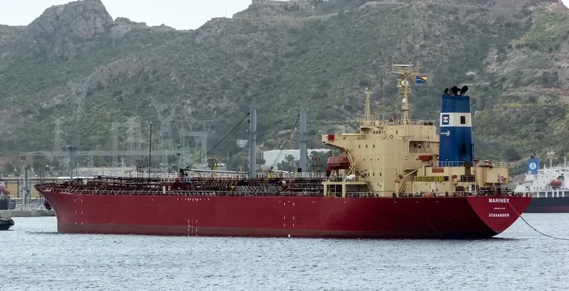 BRAVE WORTH Tanker IMO 9074420 photo 6