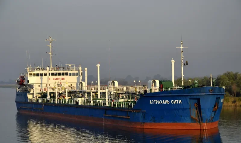 ASTRAKHAN CITY Tanker IMO 9080156 photo 6