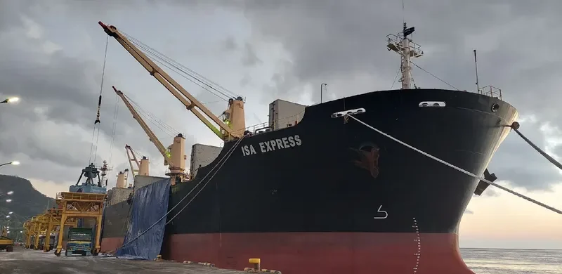 ISA EXPRESS Bulk Carrier IMO 9082752 photo 7