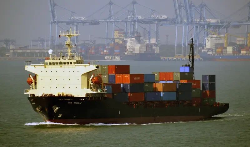 HUB STELLAR Container Ship IMO 9084774