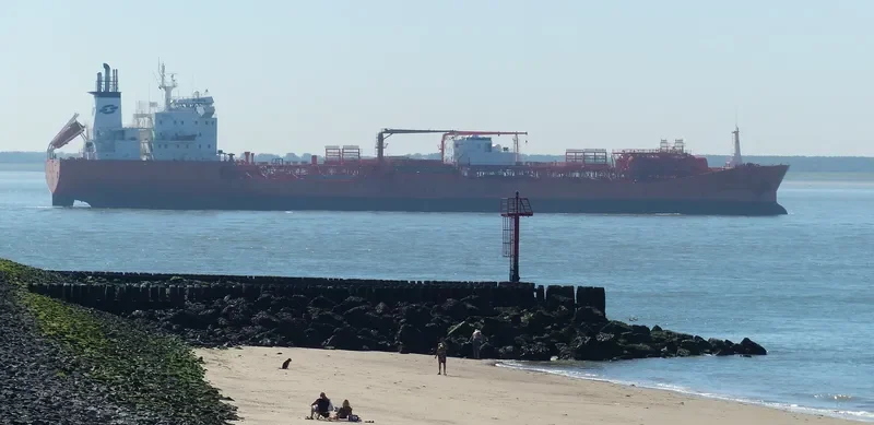 BOW JUBAIL Tanker IMO 9087025 photo 8