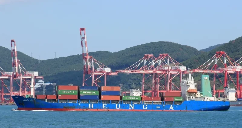 HARBOUR ZENITH Container Ship IMO 9101651 photo 6