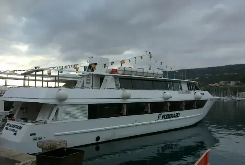 EOLIAN KING Passenger Ship IMO 9103001