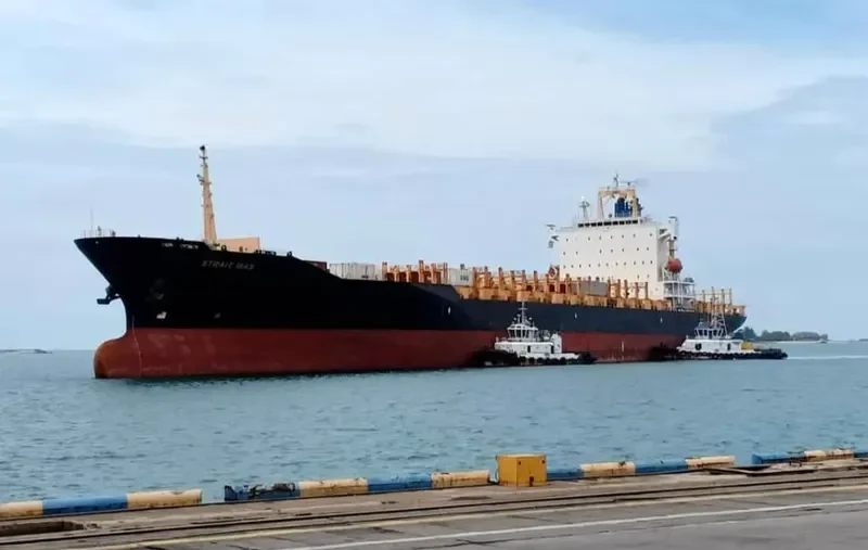 STRAIT MAS Container Ship IMO 9104134 photo 4