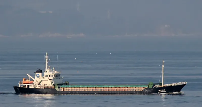 AZUREE HANA Tanker IMO 9104201 photo 8