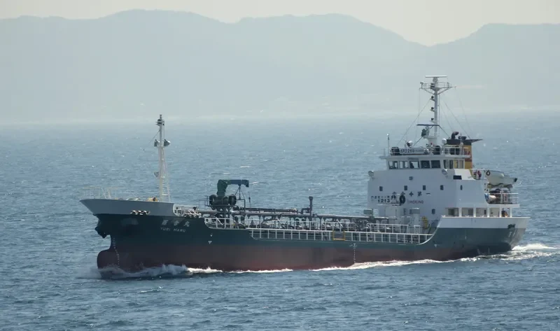 UM AQUILA Tanker IMO 9104304 photo 4
