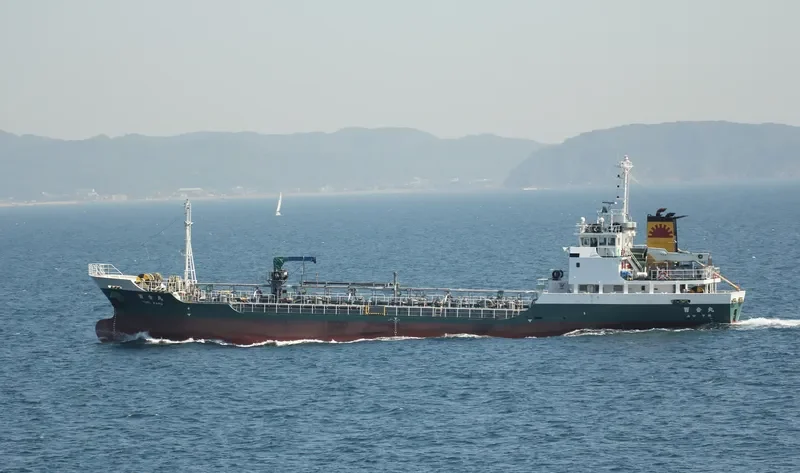 UM AQUILA Tanker IMO 9104304 photo 6