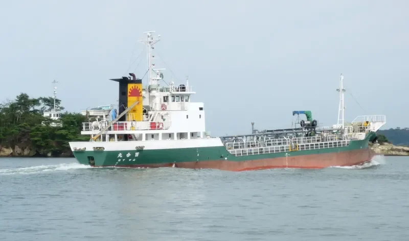 UM AQUILA Tanker IMO 9104304 photo 8