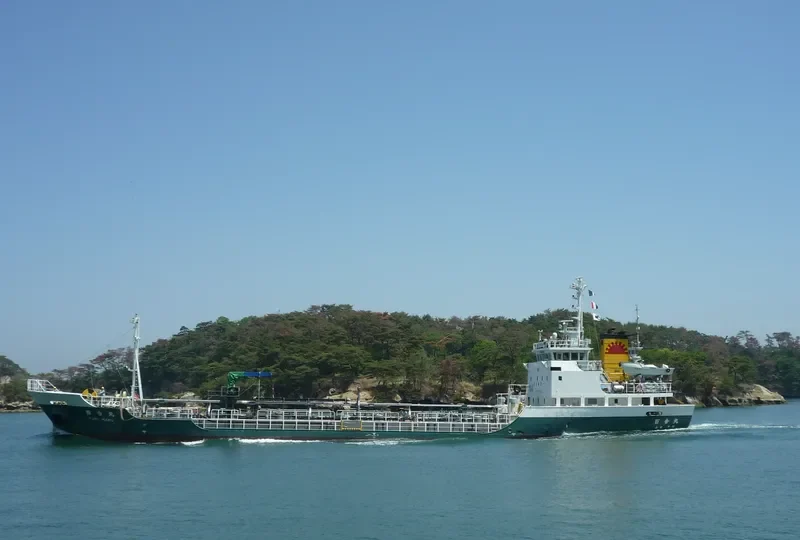 UM AQUILA Tanker IMO 9104304 photo 10
