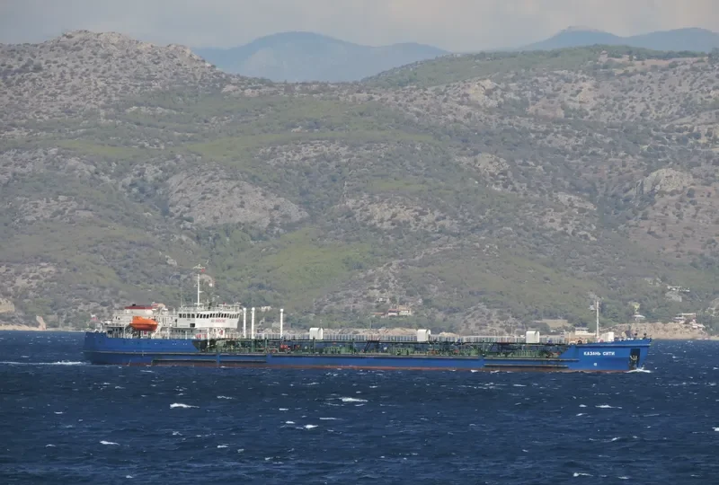 KAZAN CITY Tanker IMO 9104782 photo 8