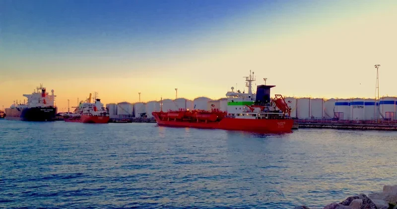 ALATEPE Tanker IMO 9104873 photo 9