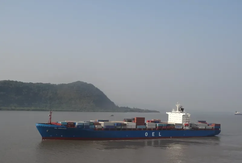 OEL EMIRATES Container Ship IMO 9104902 photo 3