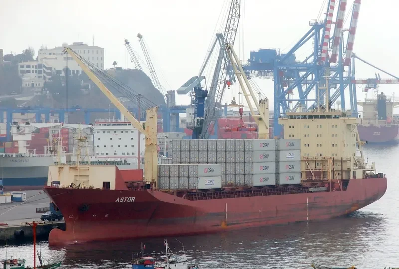 KING JULIUS Container Ship IMO 9108362 photo 3
